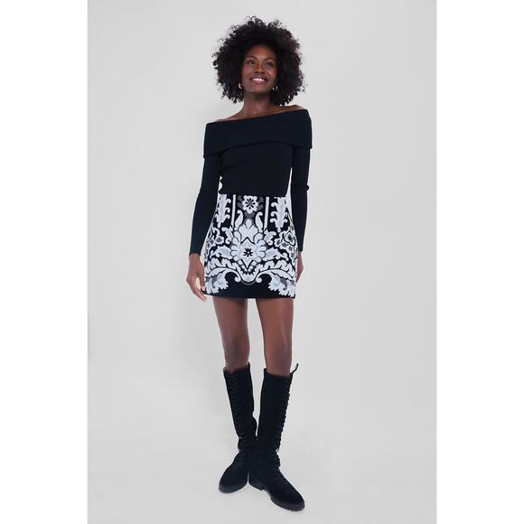 HYACINTH HOUSE Black Knit Off-The-Shoulder Adrianna Top Size S NWT - Picture 6 of 7